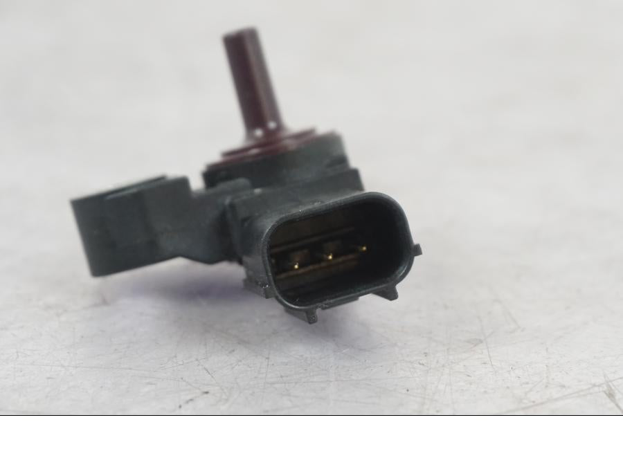 Baksidan på Mapsensor från en Triumph Tiger 1200 -2018 motorcykel.