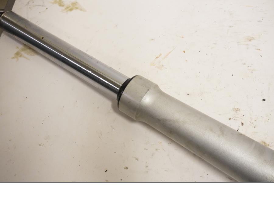 Höger sida på Gaffelben från en BMW R 1100 RS -1997 motorcykel.