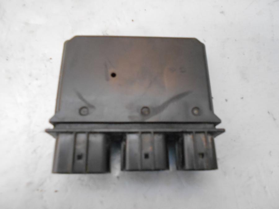 Framsidan på Reläbox från en Kawasaki Versys 650 -2007 motorcykel.