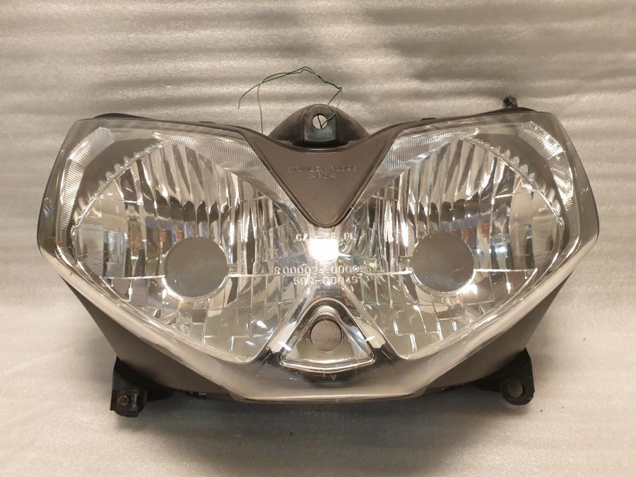 Framsidan på Strålkastare från en Honda CBR 125 R -2004 motorcykel.