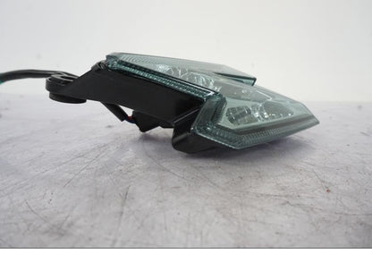 Vänster sida på Baklampa från en Kawasaki Z 800 -2014 motorcykel.