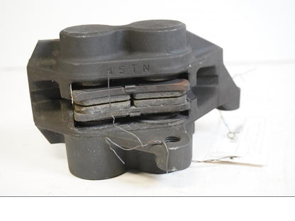 Höger sida på Bromsok från en Yamaha MT-07 -2014 motorcykel.