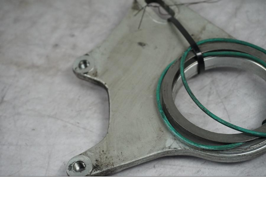 Höger sida på Bromsoksfäste från en Ducati Monster 796 -2013 motorcykel.