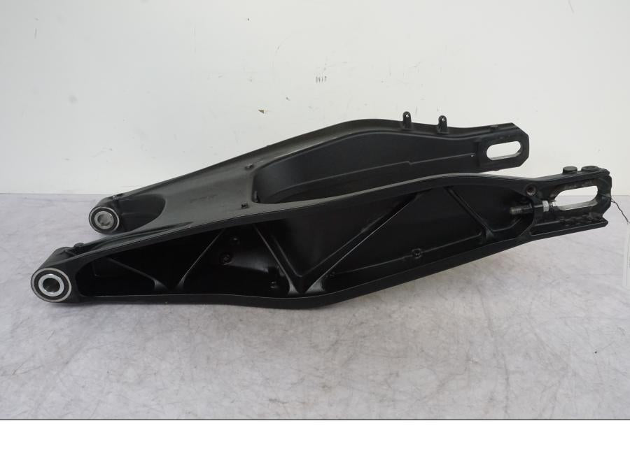 Framsidan på Sving från en KTM 1290 Super Adventure S -2022 motorcykel.