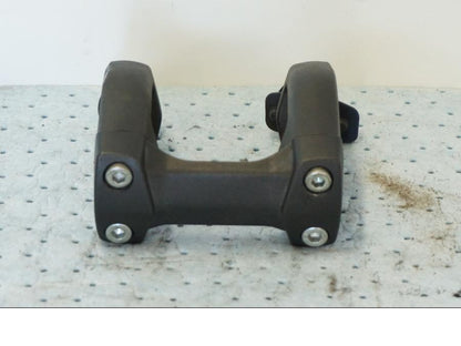 Baksidan på Styrfäste från en Suzuki GSX 1300 BK -2008 motorcykel.