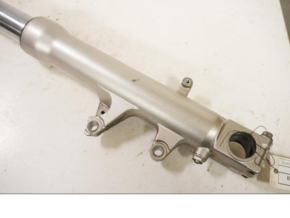 Baksidan på Gaffelben från en Suzuki GSX-R 600 -1999 motorcykel.