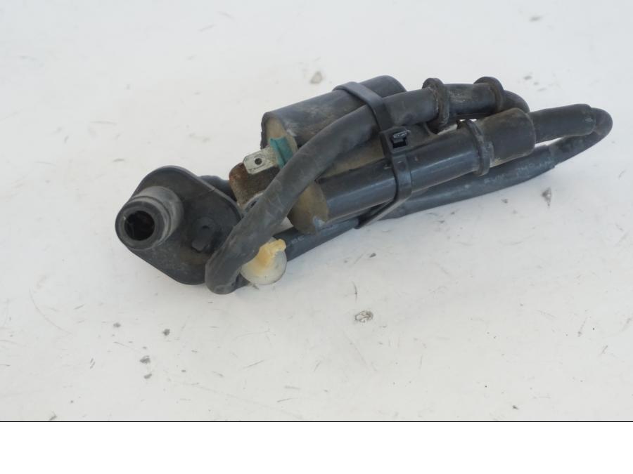 Baksidan på Tändspole från en Honda SH 300 A -2011 scooter.