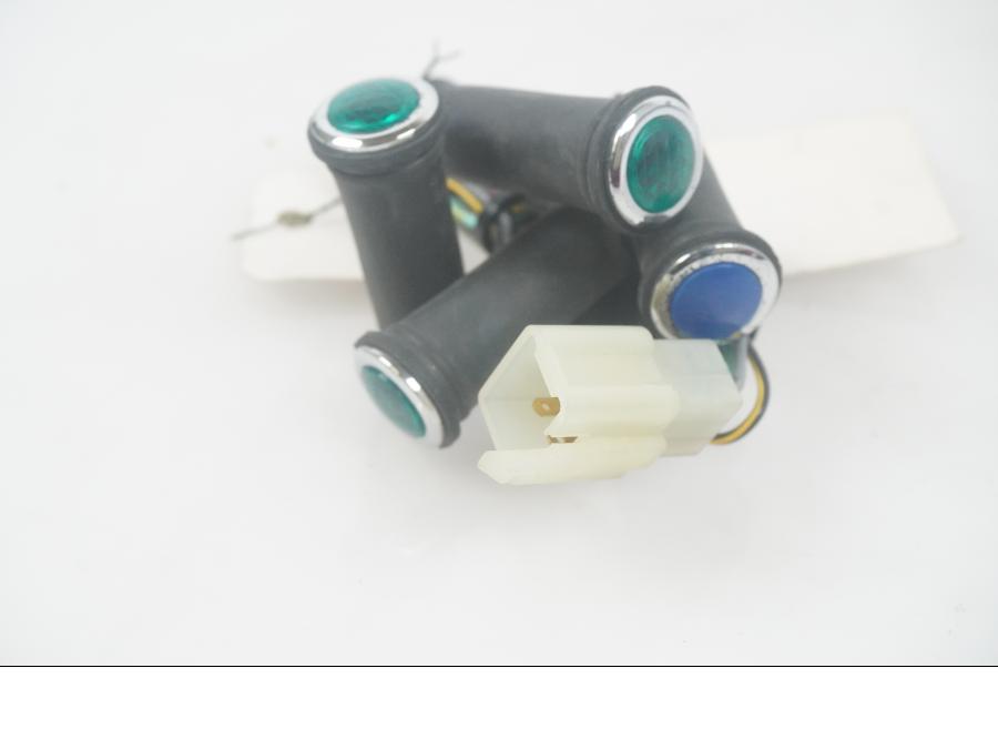 Höger sida på Kontrollampor från en Suzuki VZ 1600 -2004 motorcykel.