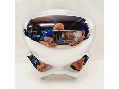 Framsidan på Dekorkåpa från en H-D V-Rod 1130 -2005 motorcykel.