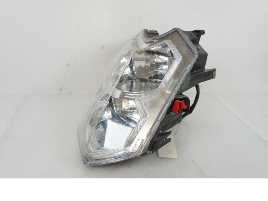 Framsidan på Strålkastare från en Hyosung TE 450 Rapier -2008 ATV.