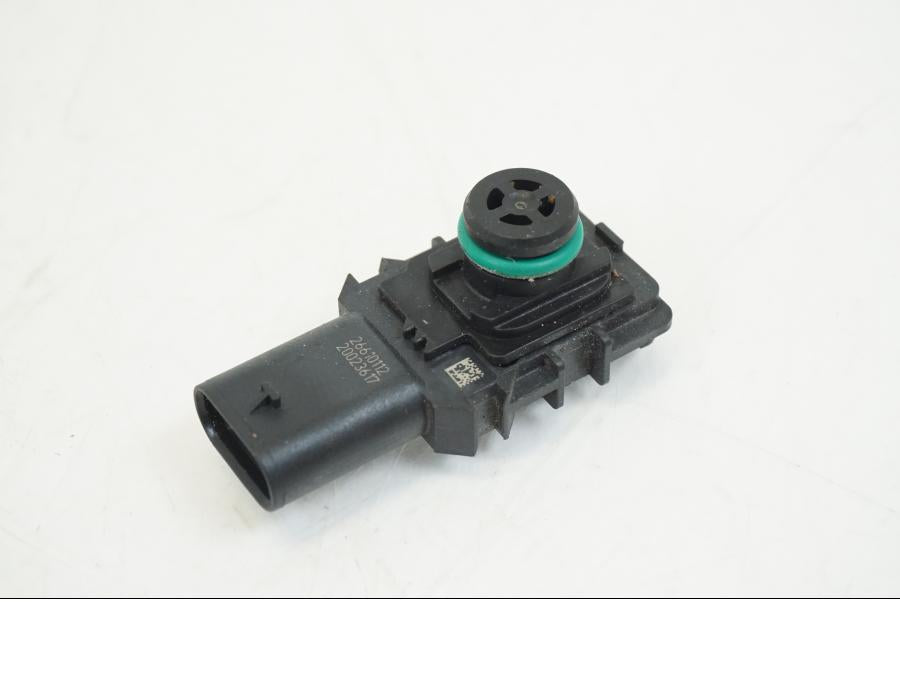 Baksidan på Mapsensor från en Ducati Streetfighter V4 -2020 motorcykel.