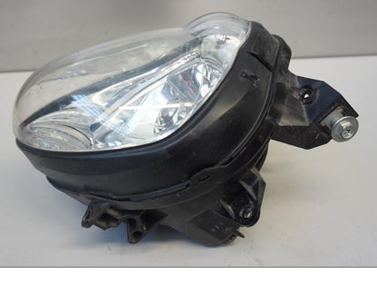 Höger sida på Strålkastare från en Suzuki SFV 650 A Gladius -2012 motorcykel.