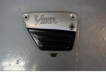 Framsidan på Sidopanel från en Yamaha V-MAX 1200 -2001 motorcykel.