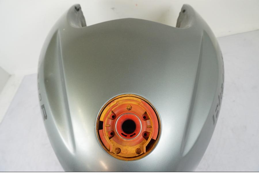 Extrabild2 på Bensintank från en BMW R 1200 R -2007 motorcykel.