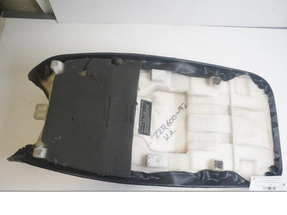 Höger sida på Sadel från en Kawasaki ZZR 600 -1993 motorcykel.