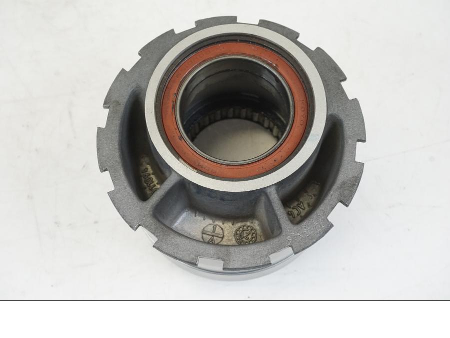 Vänster sida på Hjulhub från en Triumph Speed Triple -2021 motorcykel.