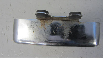 Baksidan på Oljekyldekor från en Suzuki VS 1400 -1996 motorcykel.