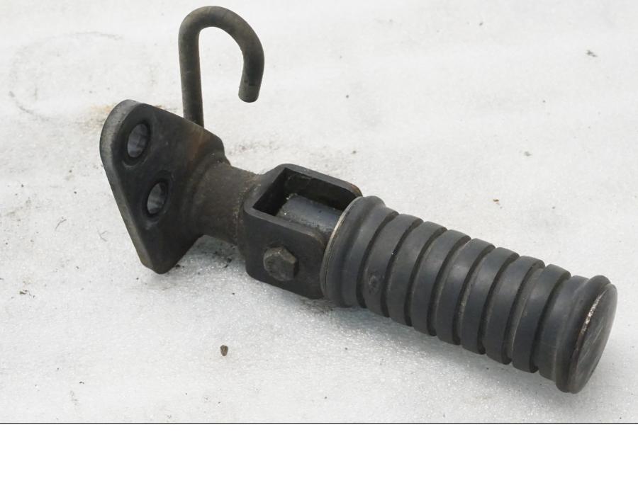 Baksidan på Fotpinne från en Yamaha XVS 650 -1999 motorcykel.