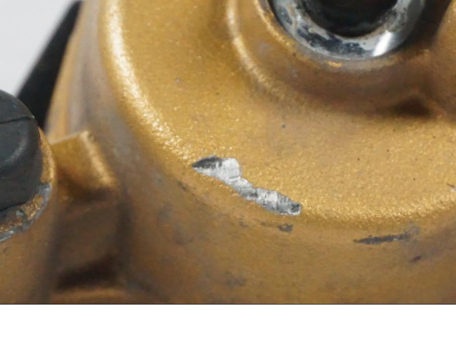 Baksidan på Bromsok från en Kawasaki ZX-6R -2005 motorcykel.