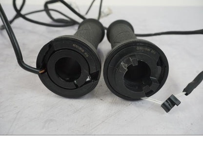 Snett nerifrån på Värmehandtag från en KTM 1290 Super Duke -2019 motorcykel.