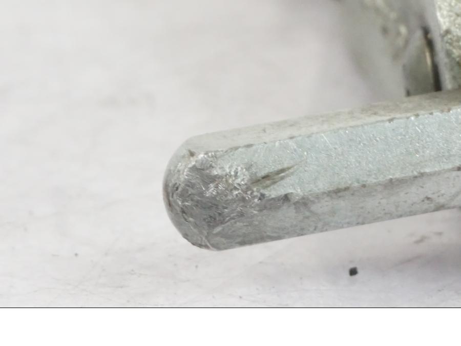 Snett nerifrån på Fotpinne från en Suzuki GSX 1300 RX -1999 motorcykel.