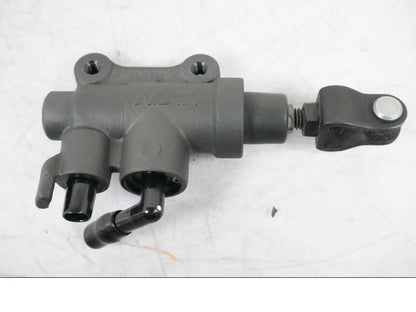 Framsidan på Bromshuvudcylinder från en BMW R 1250 GSA -2021 motorcykel.