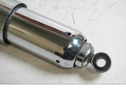 Baksidan på Stötdämpare från en Yamaha XV 1100 -1998 motorcykel.