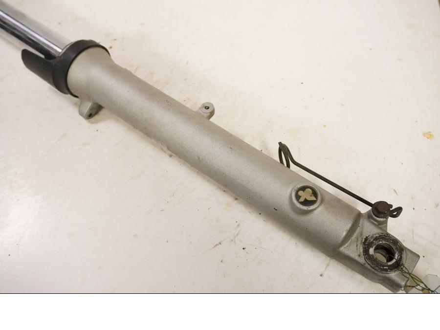 Baksidan på Gaffelben från en Suzuki GS 500 -2004 motorcykel.