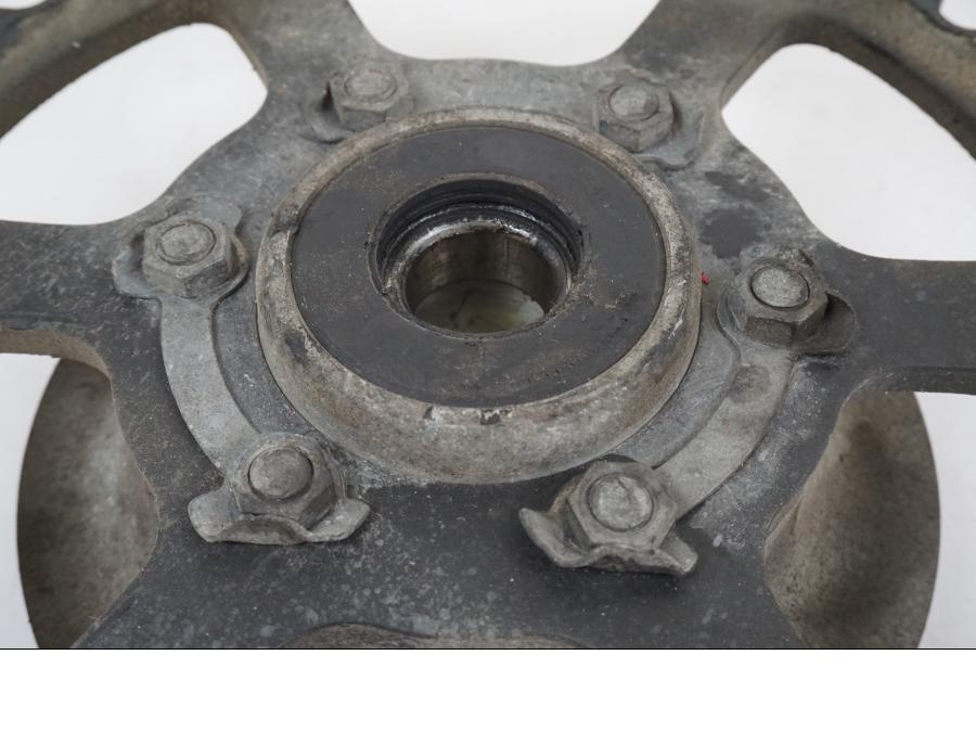 Vänster sida på Drevfäste från en Suzuki GS 1000 -1978 motorcykel.