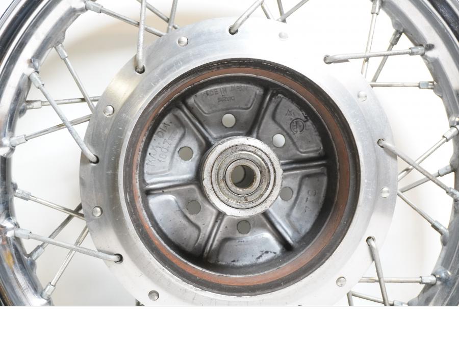 Extrabild2 på Fälg från en Suzuki LS 650 -1998 motorcykel.