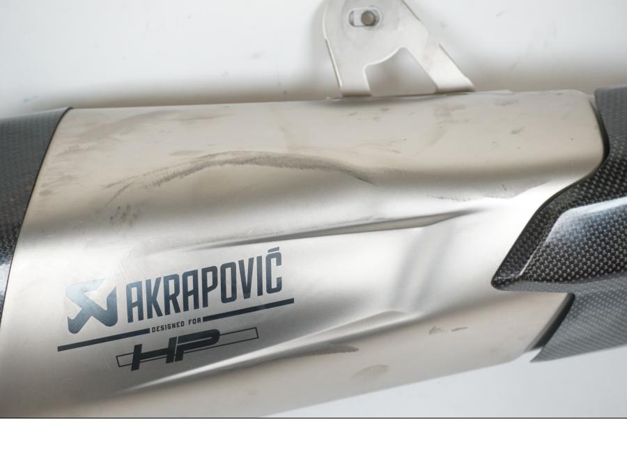 Höger sida på Ljuddämpare Sport från en BMW S 1000 R -2018 motorcykel.