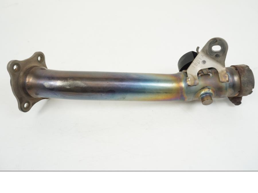 Snett uppifrån på Mellanrör från en Suzuki GSX-R 1000 -2003 motorcykel.