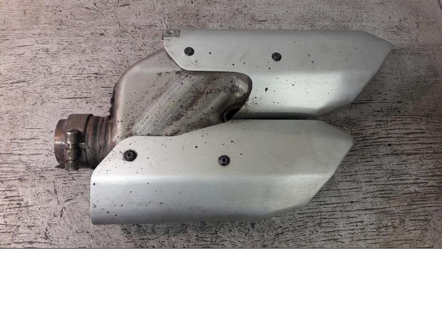 Baksidan på Ljuddämpare från en Ducati Multistrada 1260 -2019 motorcykel.