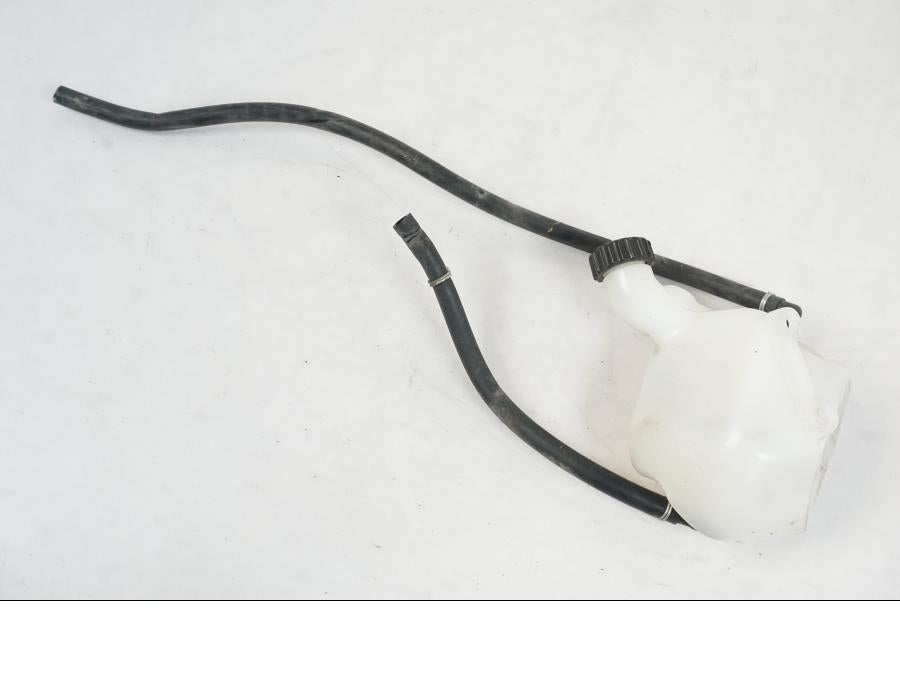 Framsidan på Vattenexpansionskärl från en Husqvarna 701 SUPERMOTO ABS -2016 motorcykel.