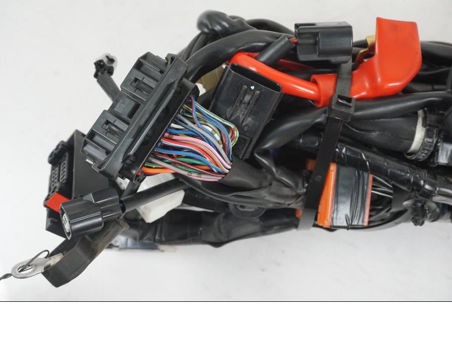 Vänster sida på Kabelstam från en Yamaha MT-07 -2019 motorcykel.