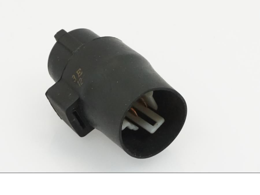 Baksidan på Strålkastarrelä från en Kawasaki VN 1500 Mean Streak -2003 motorcykel.