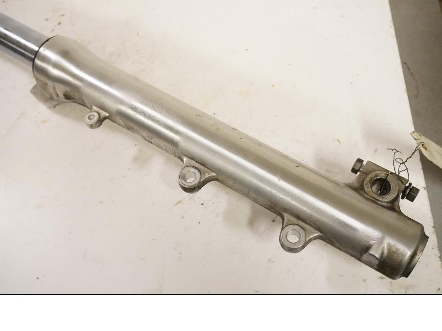 Baksidan på Gaffelben från en Yamaha XV 1100 -1995 motorcykel.