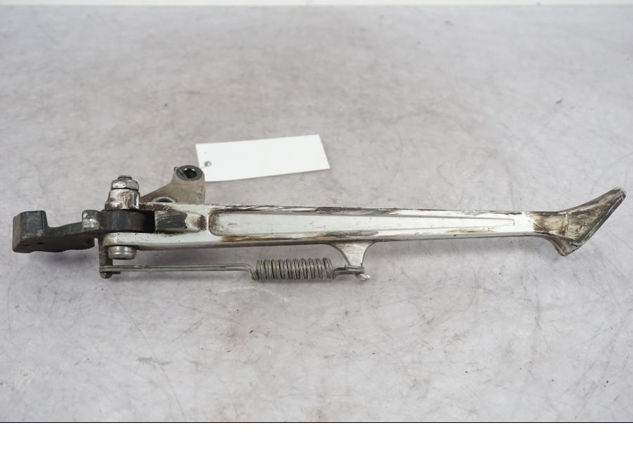 Framsidan på Sidostöd från en Triumph Tiger Explorer -2016 motorcykel.