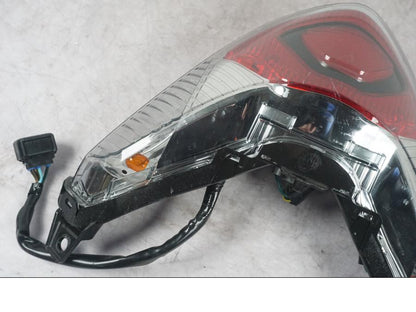 Snett uppifrån på Baklampa från en Honda ANC 125 -2022 scooter.