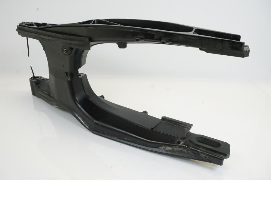 Snett nerifrån på Sving från en KTM 1190 Adventure -2013 motorcykel.