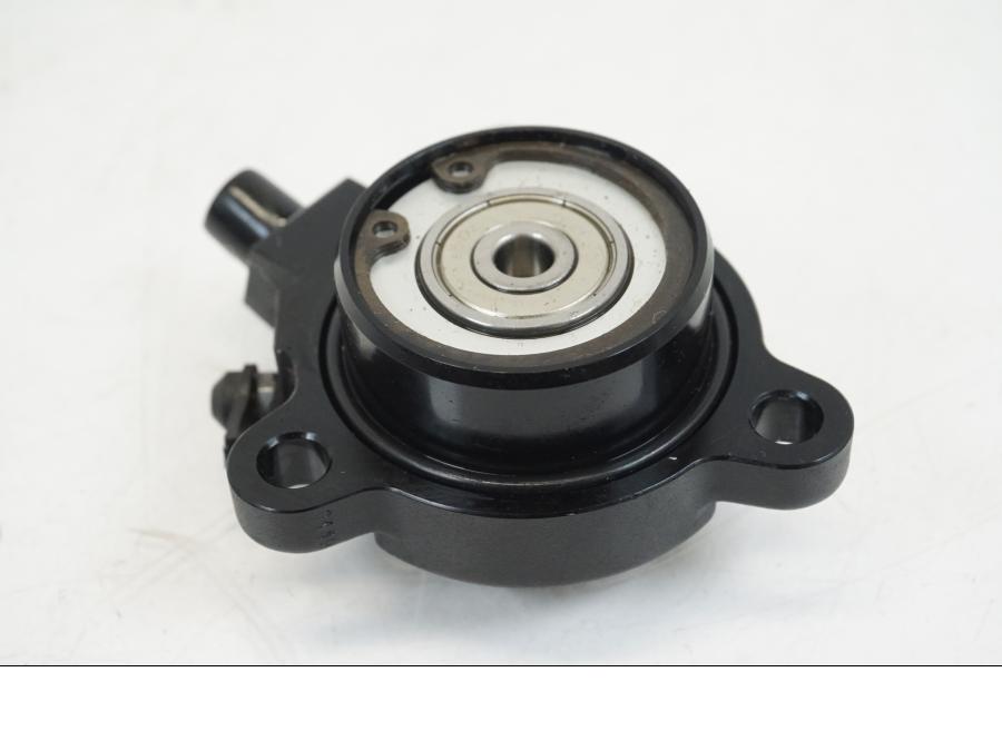 Snett nerifrån på Kopplingslavcylinder från en BMW R 1250 GS -2019 motorcykel.