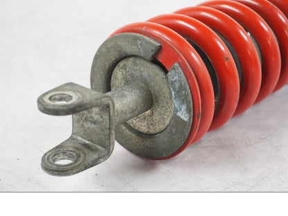 Baksidan på Stötdämpare från en Yamaha XVS 1100 -2004 motorcykel.