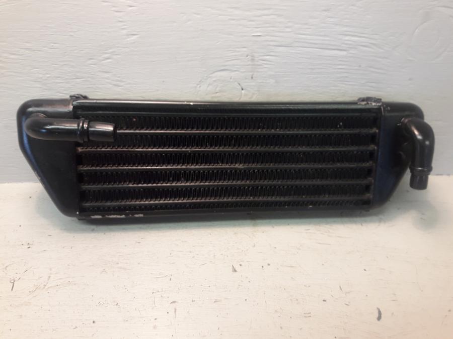 Höger sida på Oljekyl från en BMW K 1200 S -2008 motorcykel.