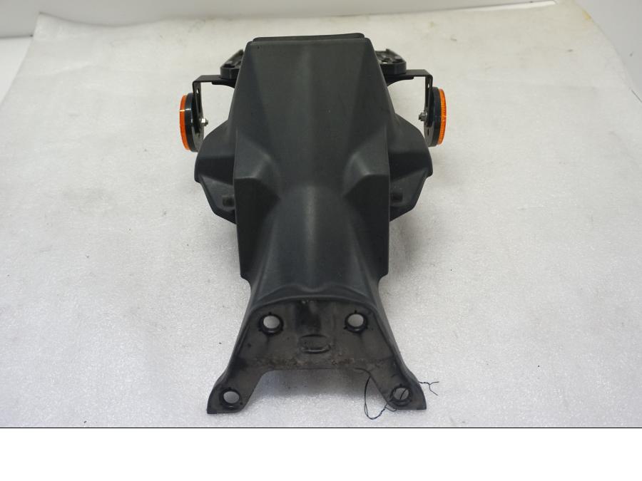 Höger sida på Bakskärm från en Suzuki SV 650 -2016 motorcykel.