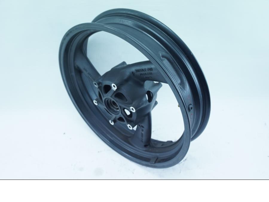 Framsidan på Fälg från en Yamaha YZF 1000 R -1997 motorcykel.