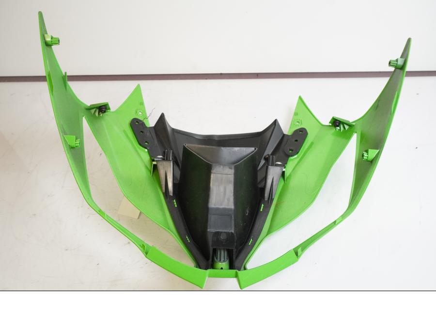 Snett uppifrån på Toppkåpa från en Kawasaki ZX-6R -2014 motorcykel.