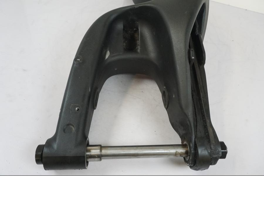 Extrabild2 på Sving från en KTM 1290 Super Duke R -2018 motorcykel.