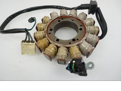 Baksidan på Generator från en Suzuki VLR 1800 -2008 motorcykel.