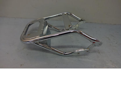 Framsidan på Pakethållare från en H-D Harley diverse -2010 motorcykel.