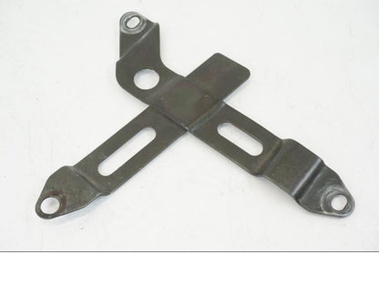 Framsidan på Batterihållare från en Honda CB 750 -2002 motorcykel.